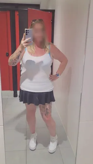 Andrea, 39