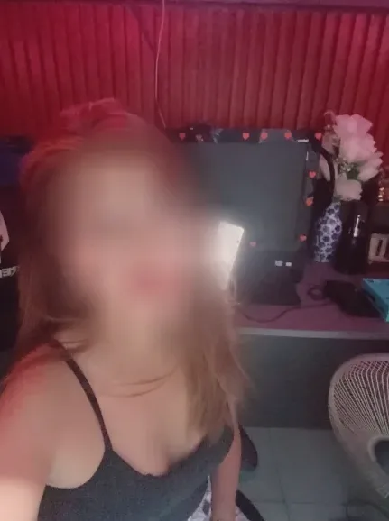 Anna, 32