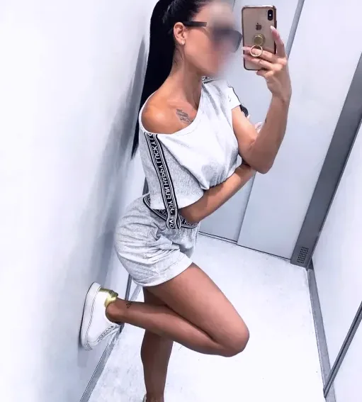 Carina, 34