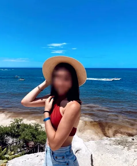 Claudia, 22