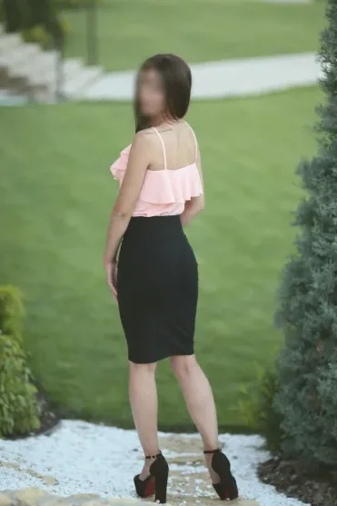 Hannah, 27