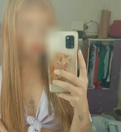 Lara, 33