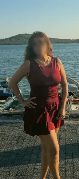 Larissa, 30