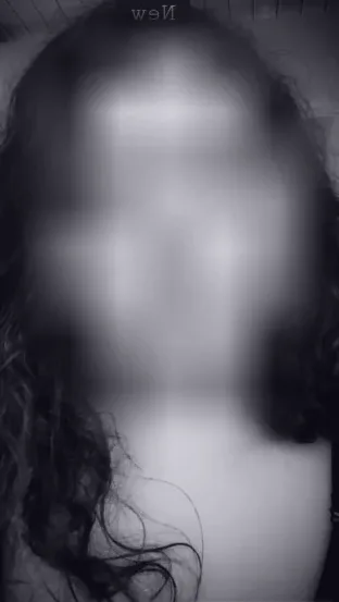 Laura, 21