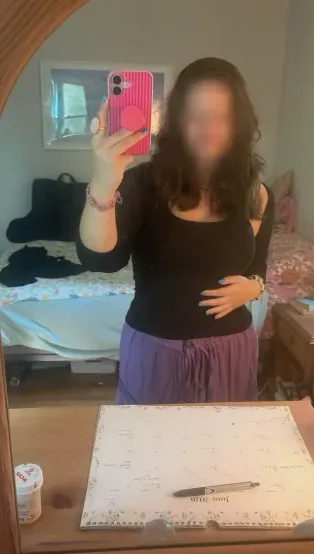 Laura, 27