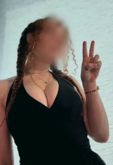 Lilly, 25