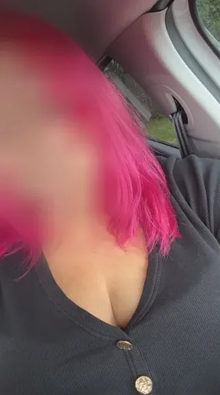 Lilly, 37