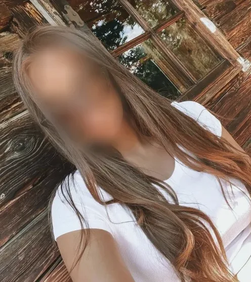 Lilly, 27