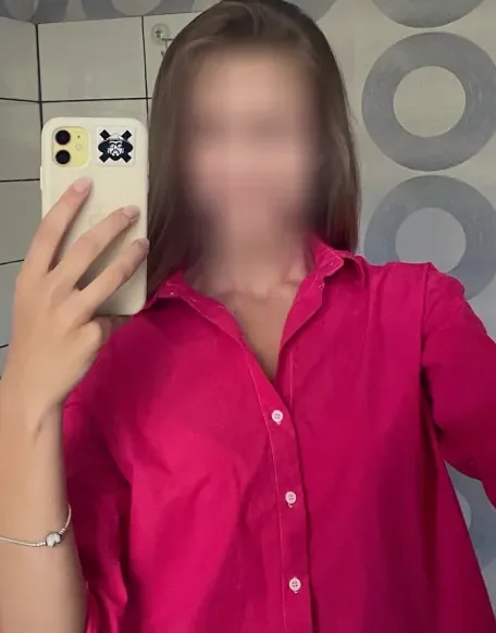 Melina, 27