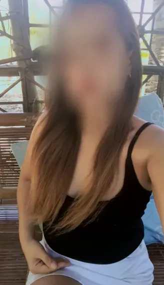 Simone, 32